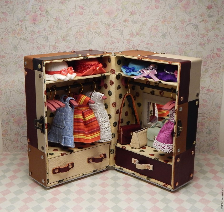 Шкаф для кукол из коробки