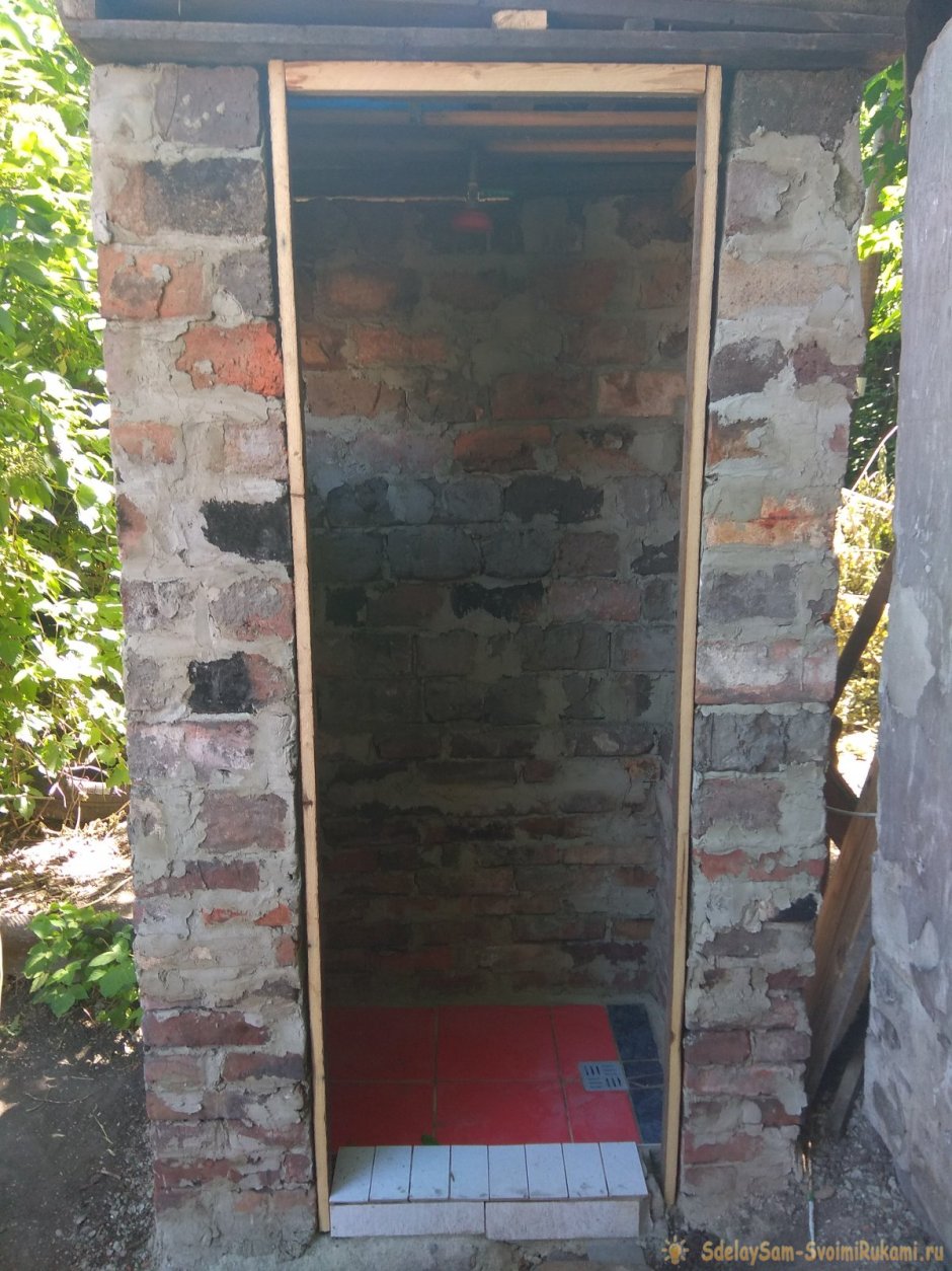 Летний душ для дачи из кирпича