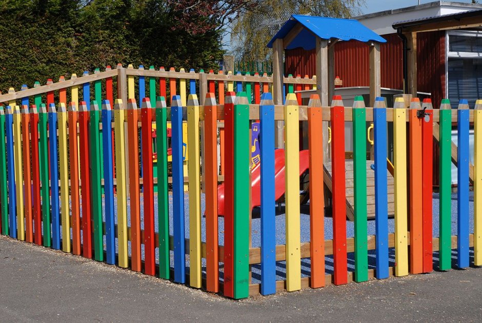 Забор в детском саду