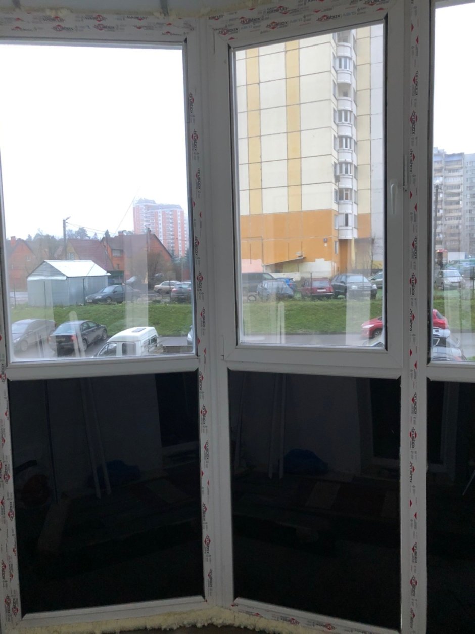 Тонированные окна на балконе