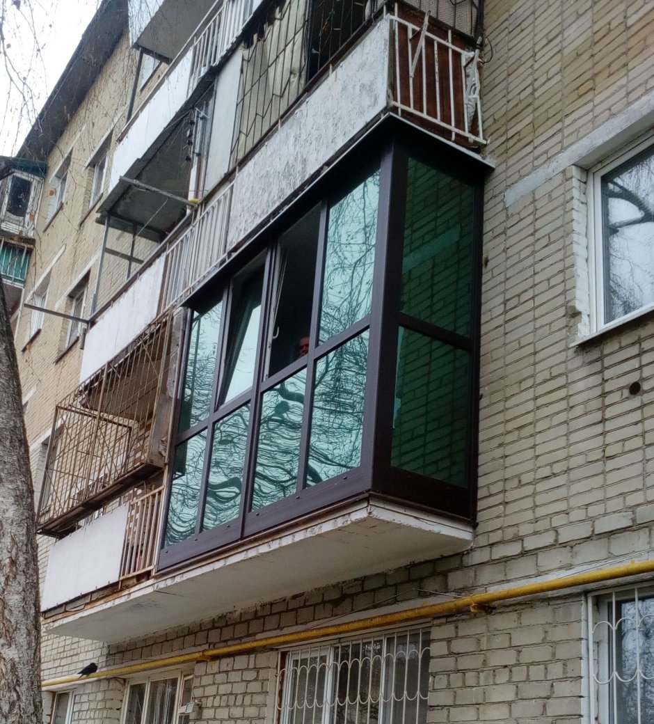 Балкон с тонированными стеклами