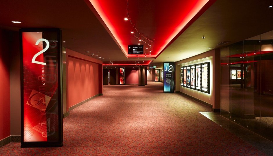 Интерьер фойе кинотеатра