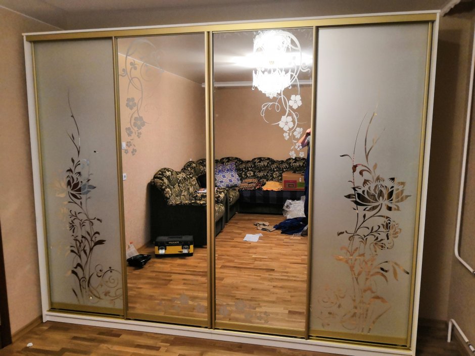 Шкаф купе с зеркалом 3 двери длина 240 высота 240 60 глубина