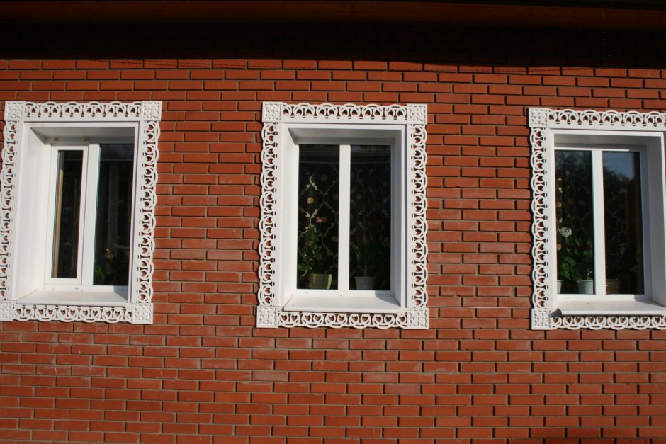 Наличники на окна кирпичного дома