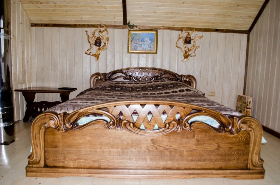 Эксклюзивные кровати из дерева