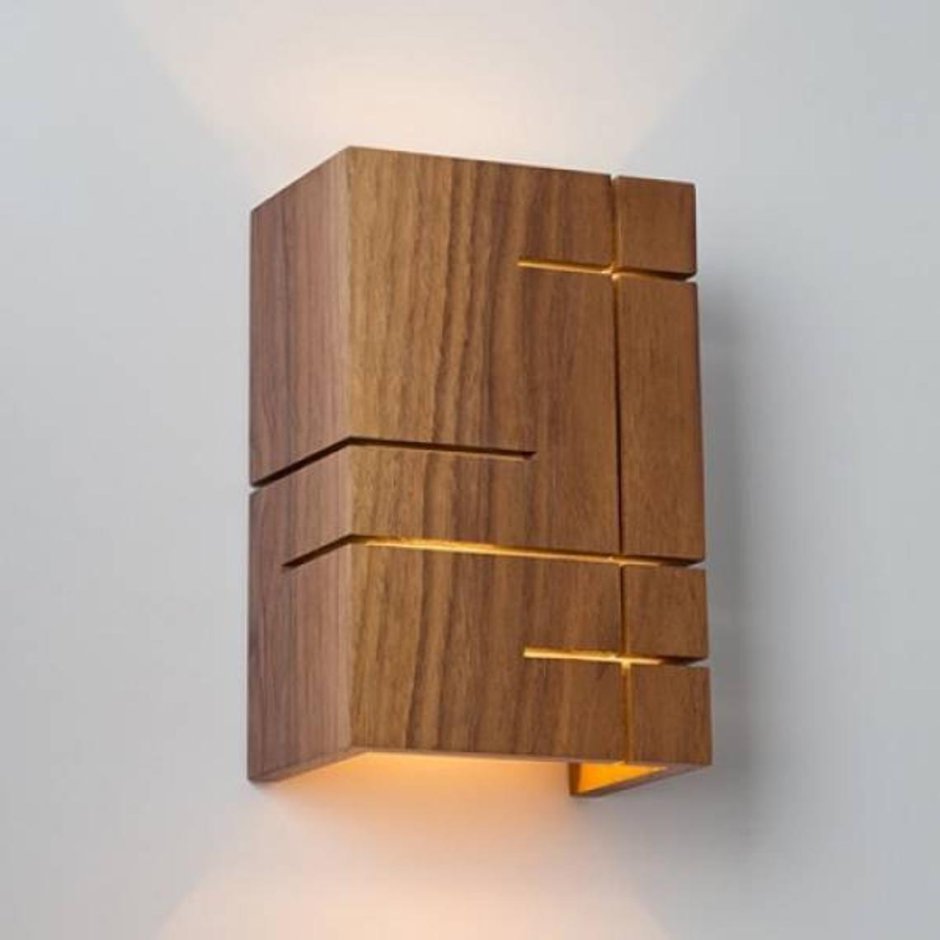 Деревянный светильник на стену