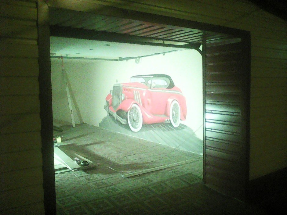Необычные стены в гараже