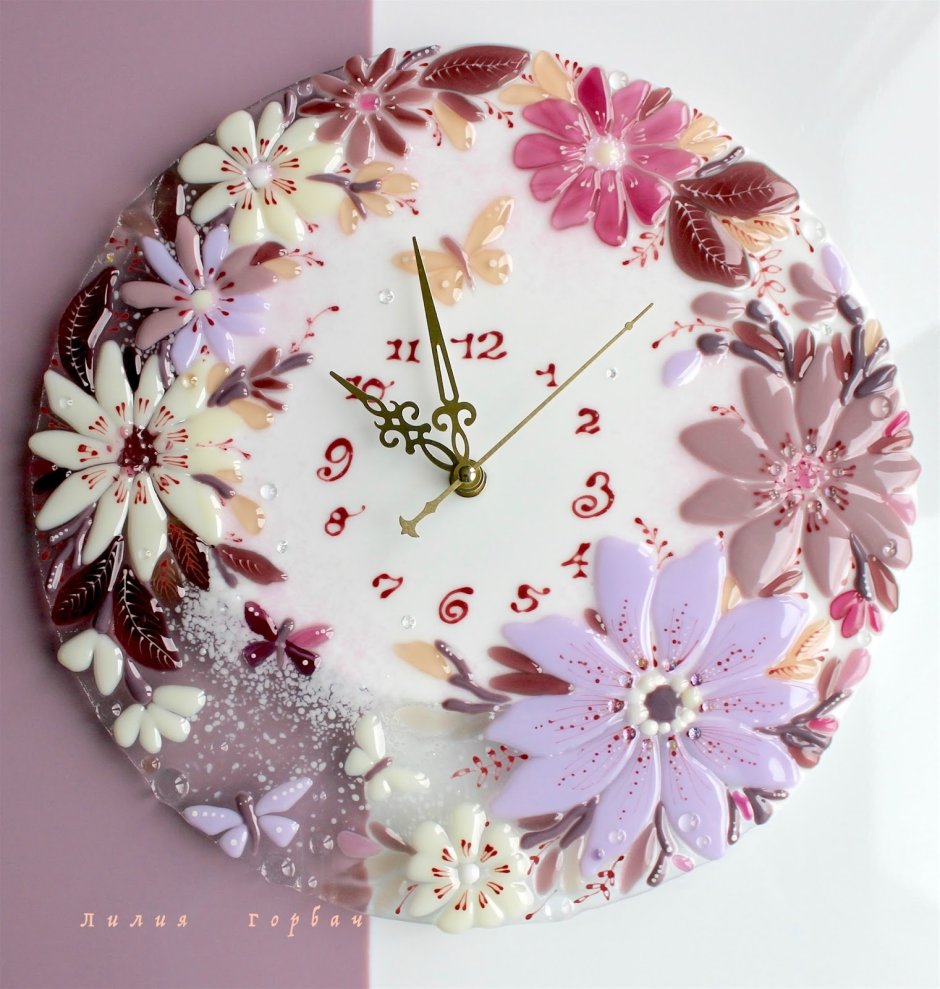 Настенные часы украшенные цветами из фоамирана