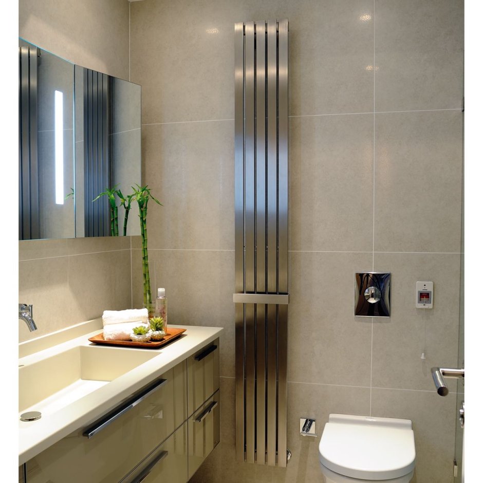 Вертикальный радиатор в ванной