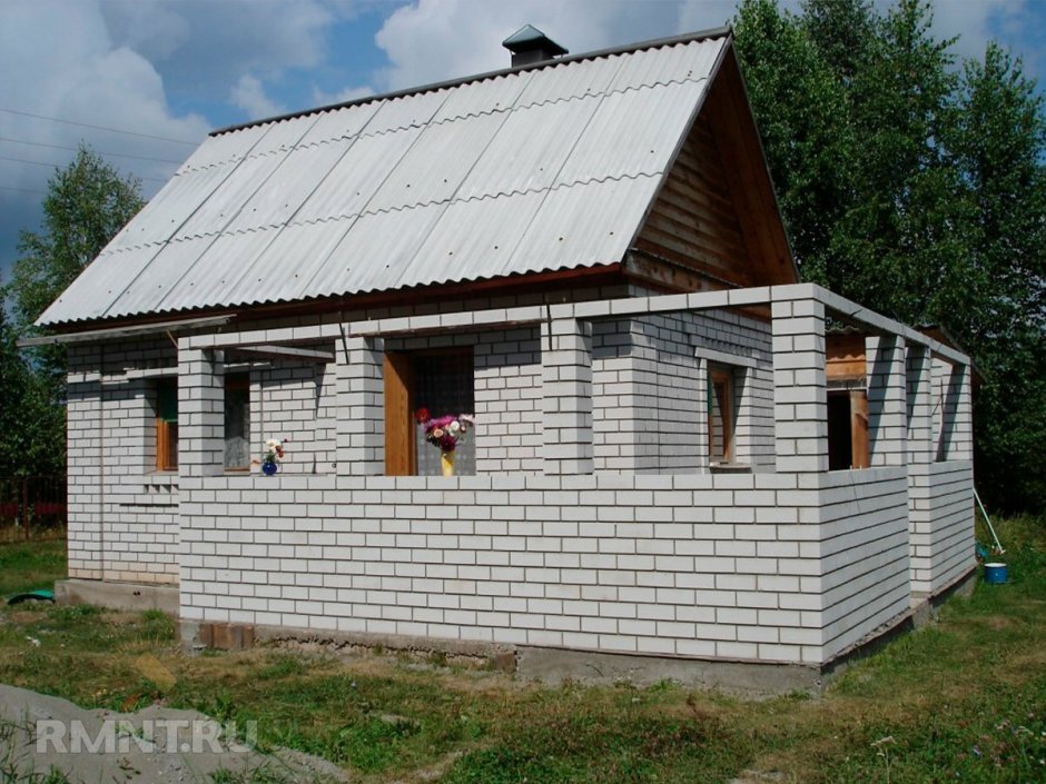 При тройка из пеноблоков