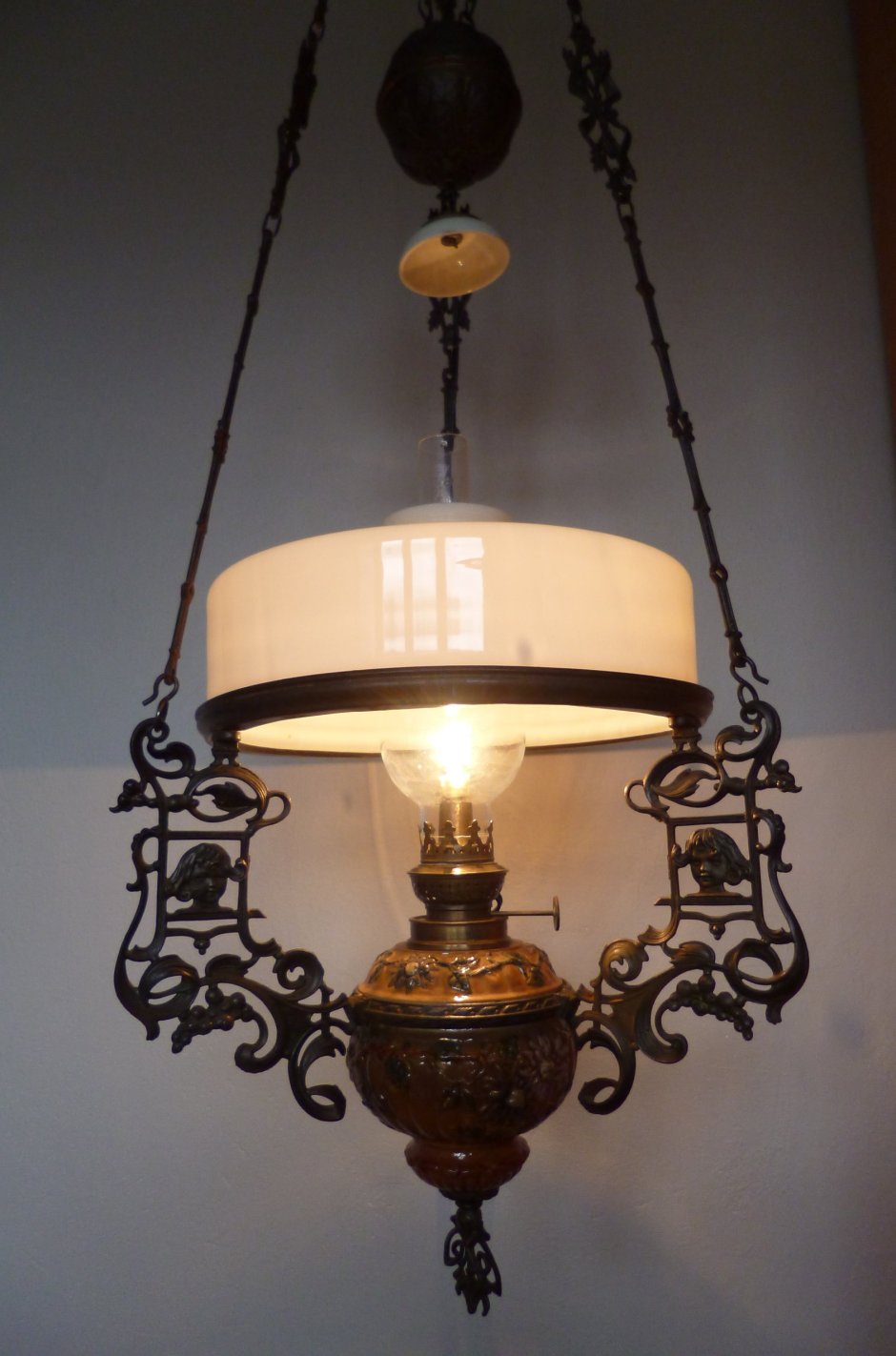 Подвесная керосиновая лампа 19 века