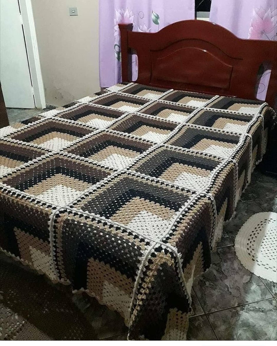 Плед на диван крючком из квадратов