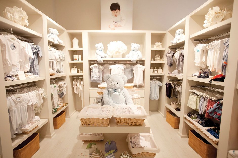 Магазин одежды для новорожденных витрины