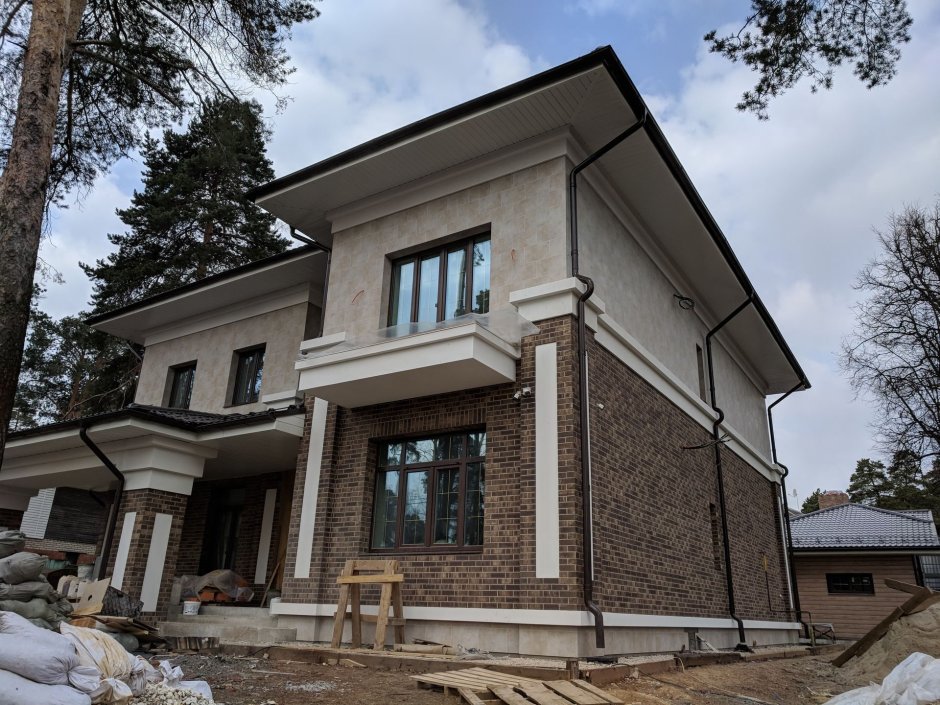 Отделка фасада камнем и штукатуркой