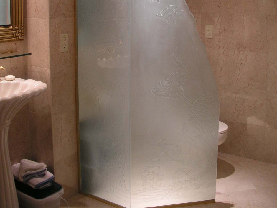 Матовая стеклянная перегородка в ванную