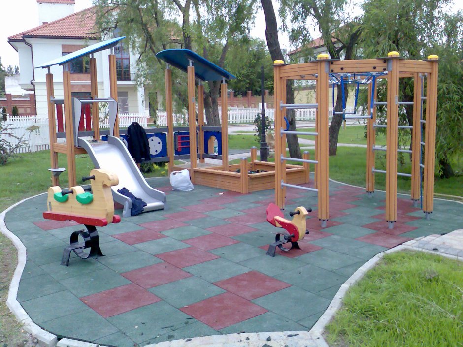 Детские площадки на участке
