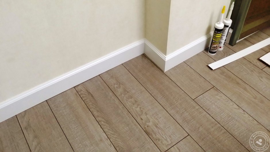 МДФ плинтус на плитке