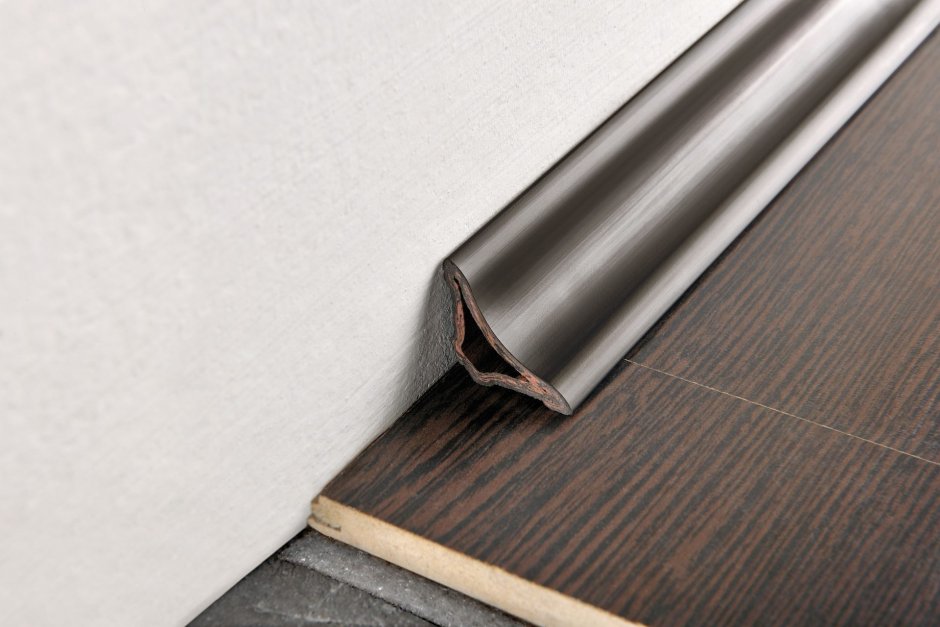 Плинтус для ламината пластиковый