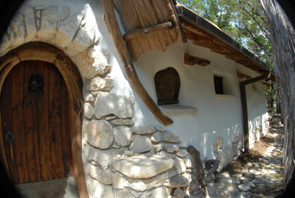 Саманный дом Хоббита