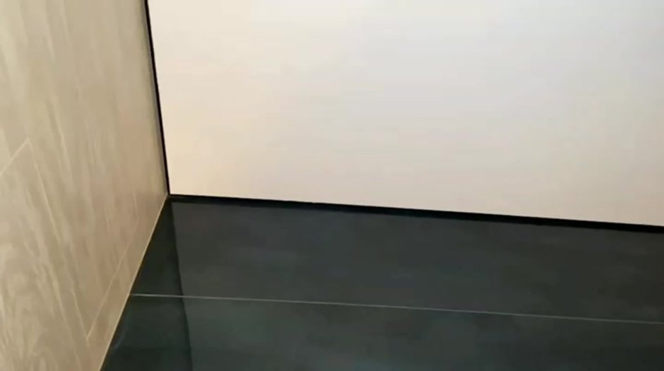 Теневое примыкание потолка к стене
