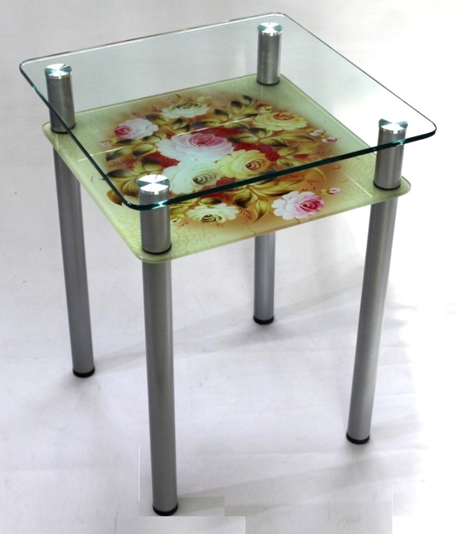 Стеклянный стол для маленькой кухни