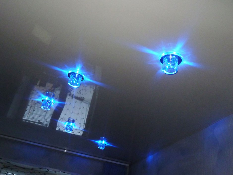 Красивые лампочки для натяжных потолков с подсветкой