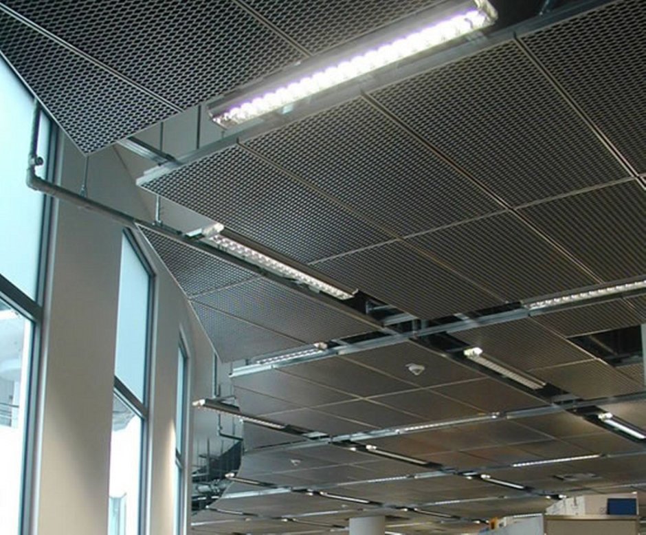 Подвесной потолок из просечно-вытяжной сетки