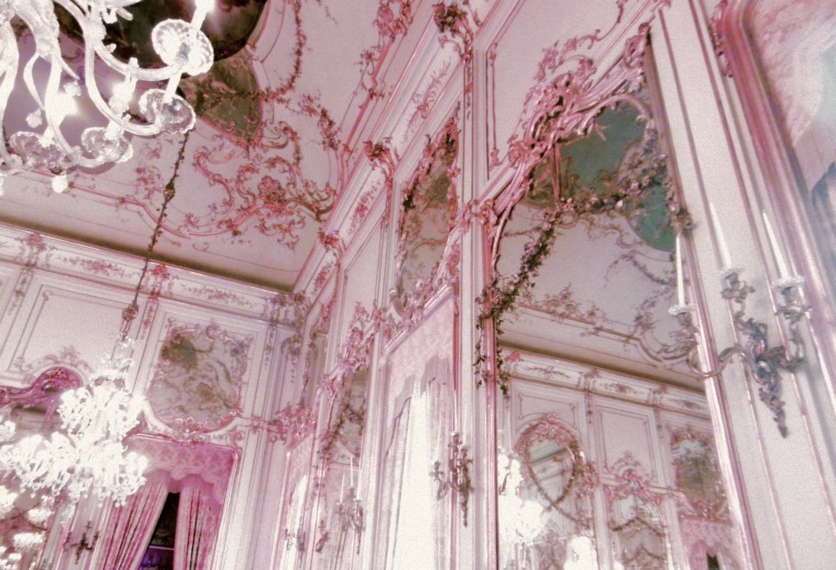 Дворец рококо розовый
