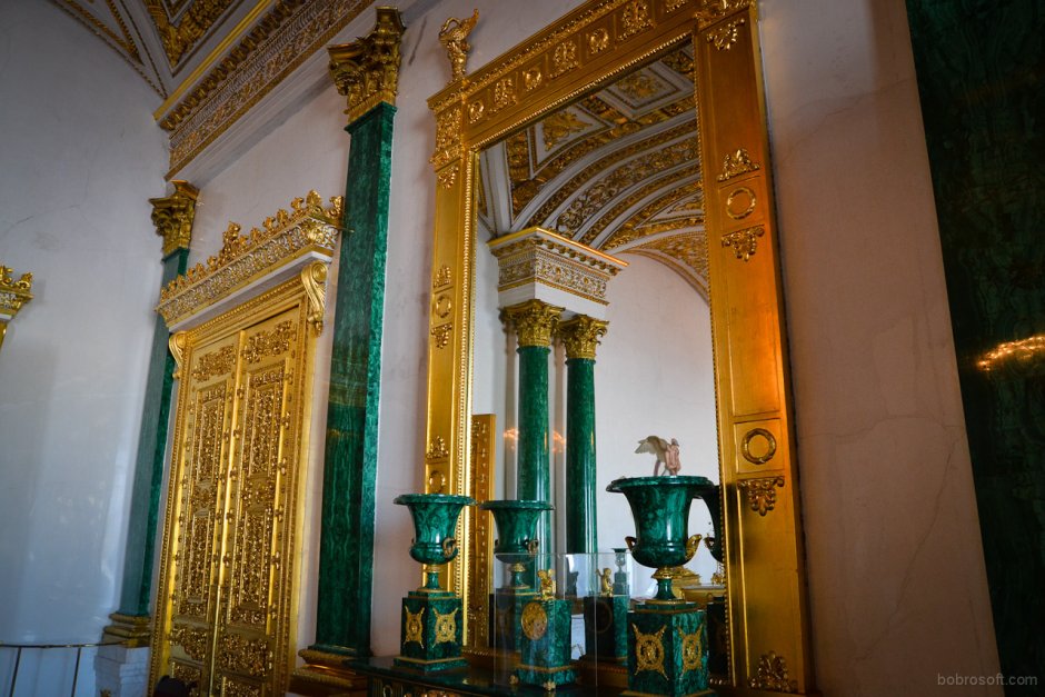 Малахитовая комната в Санкт-Петербурге в Эрмитаже