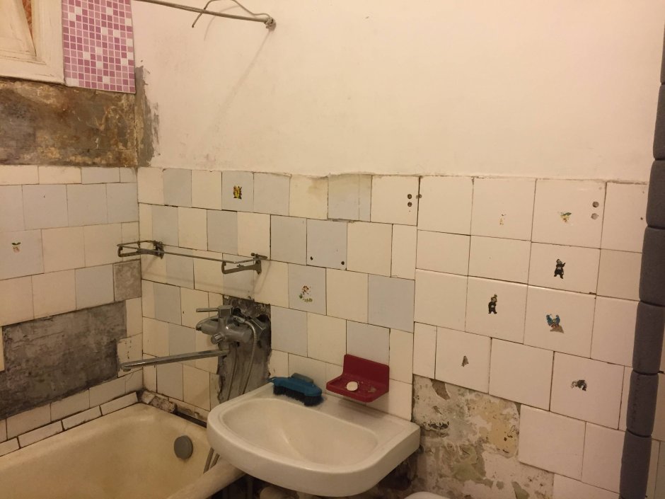 Старая Советская плитка в ванной