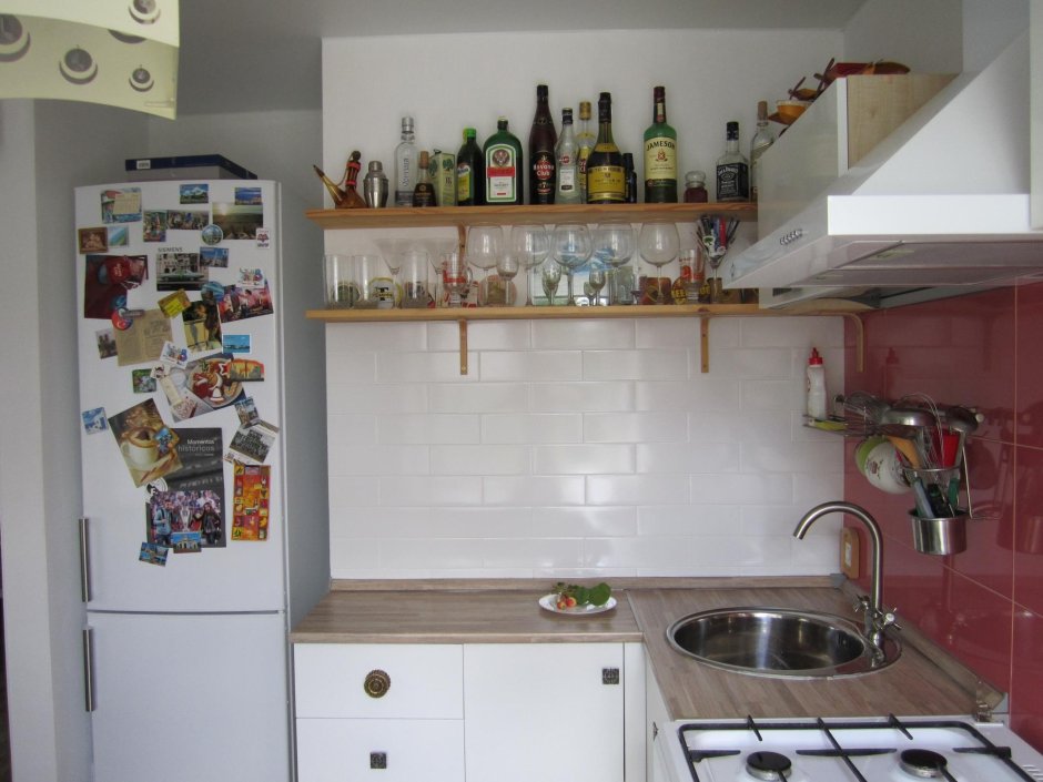 Кухня с нишей для холодильника