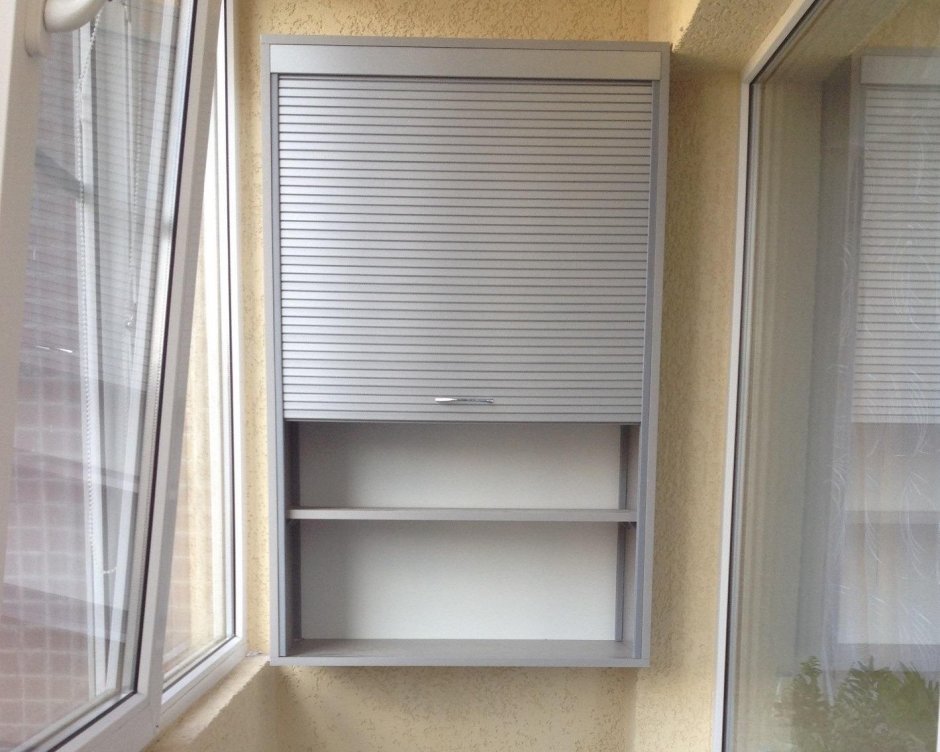 Навесной шкафчик на балкон