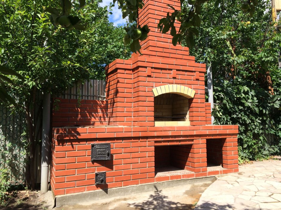 Барбекю комплекс из красного кирпича