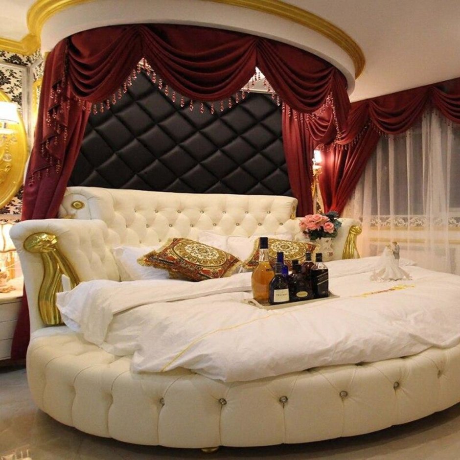 Роскошная кровать