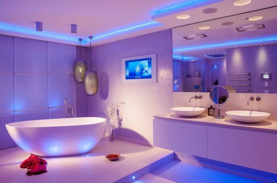 Ванная комната с неоновой подсветкой