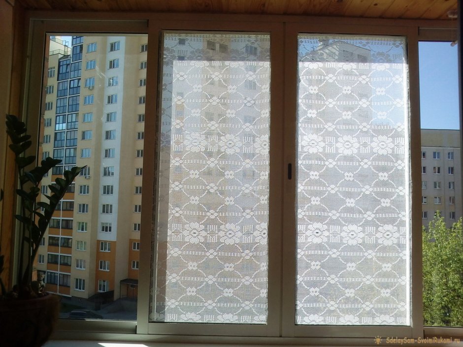 Клеящие шторы на окна