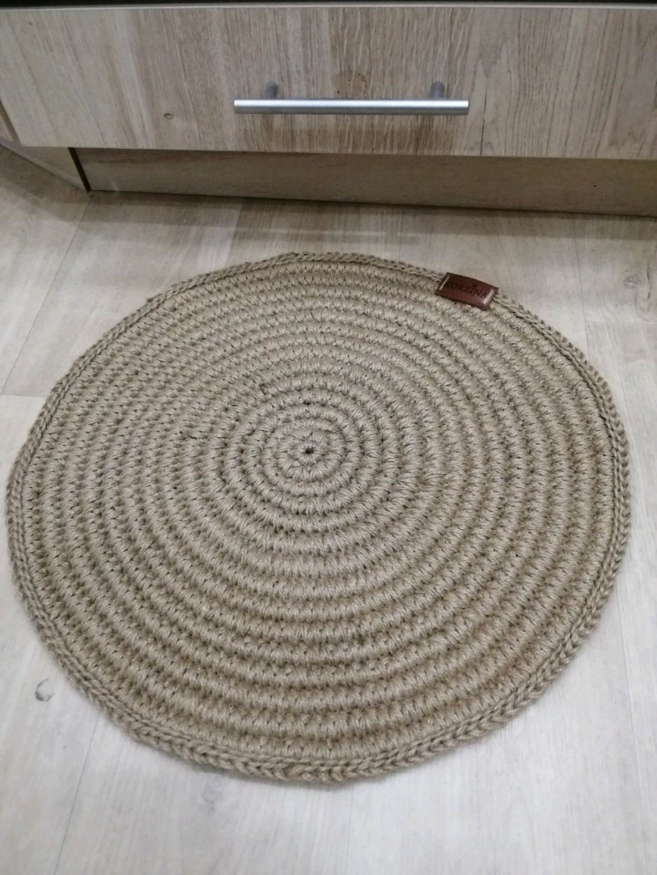 Овальный коврик из джута