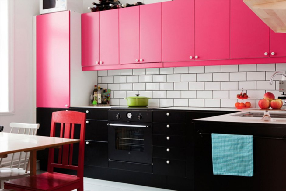 Кухонные гарнитуры черно розовый