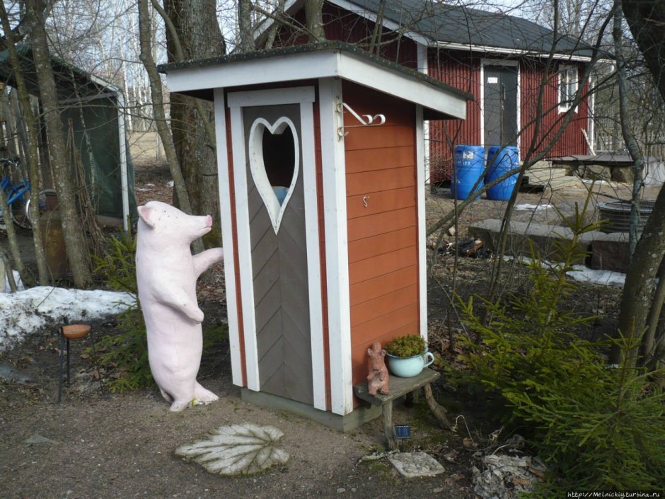Прикольные уличные туалеты