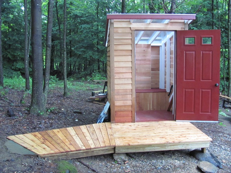 Дизайнерский дачный туалет