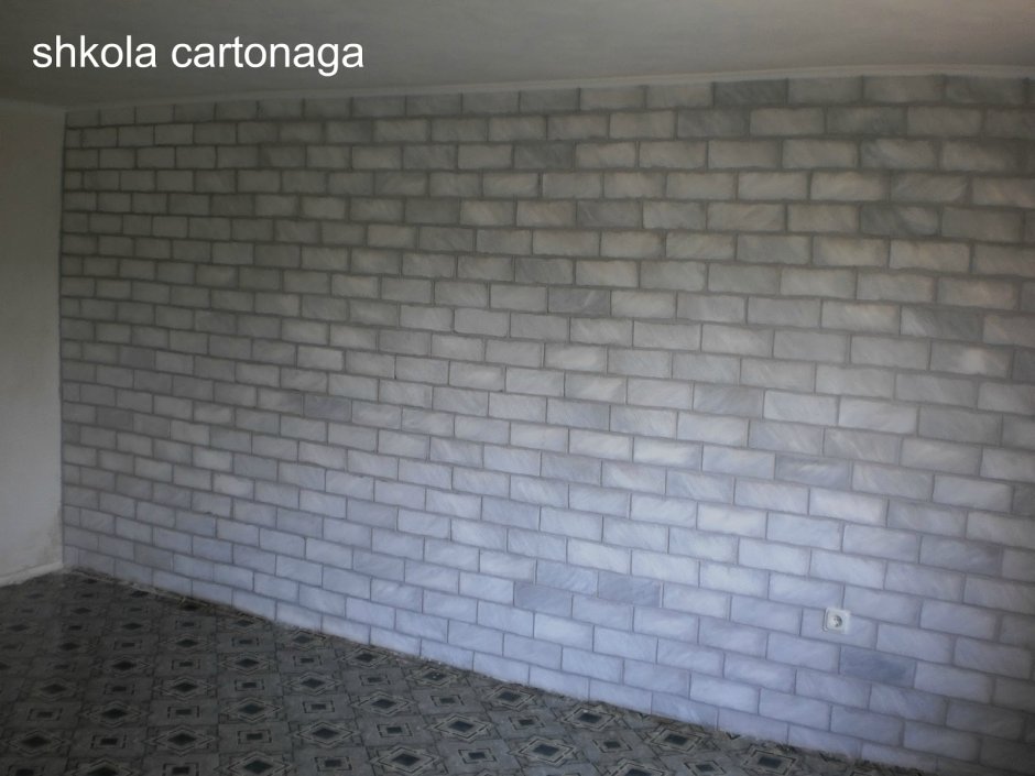 Стена кирпичиками из потолочных плит