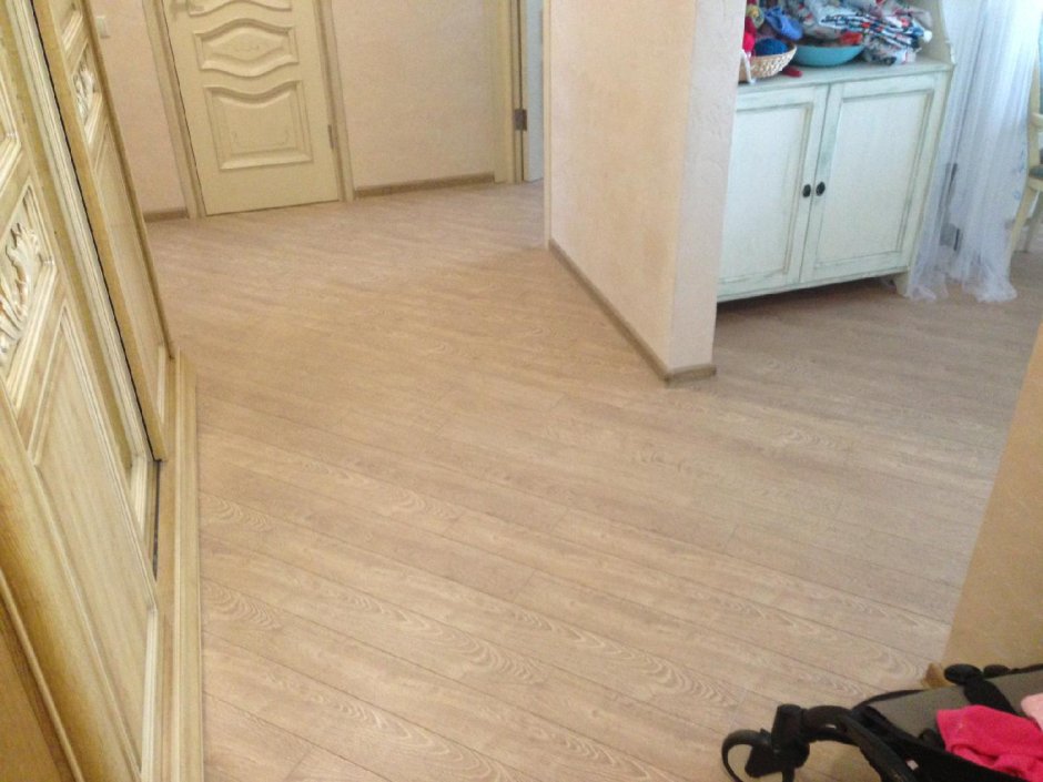 Ламинат по диагонали в прихожей