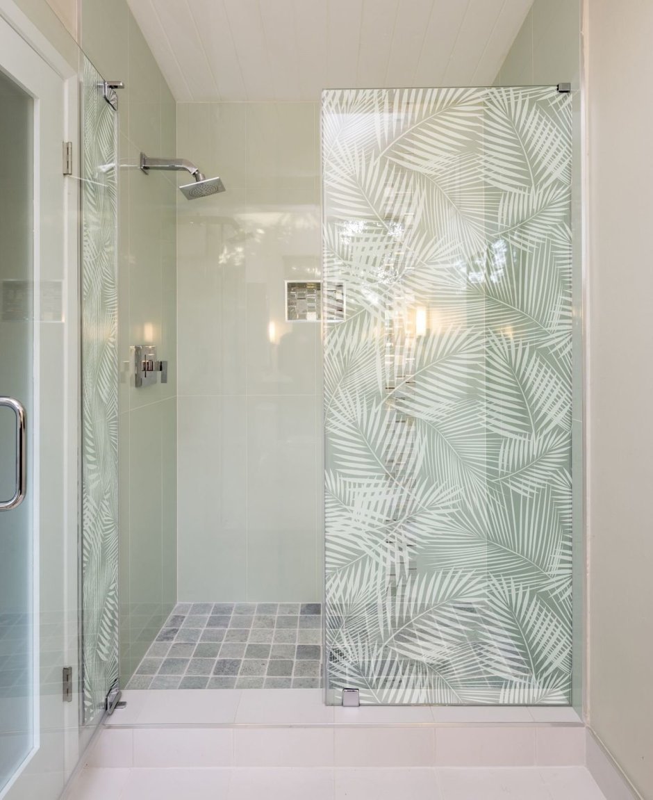 Матовое стекло в ванной на стену