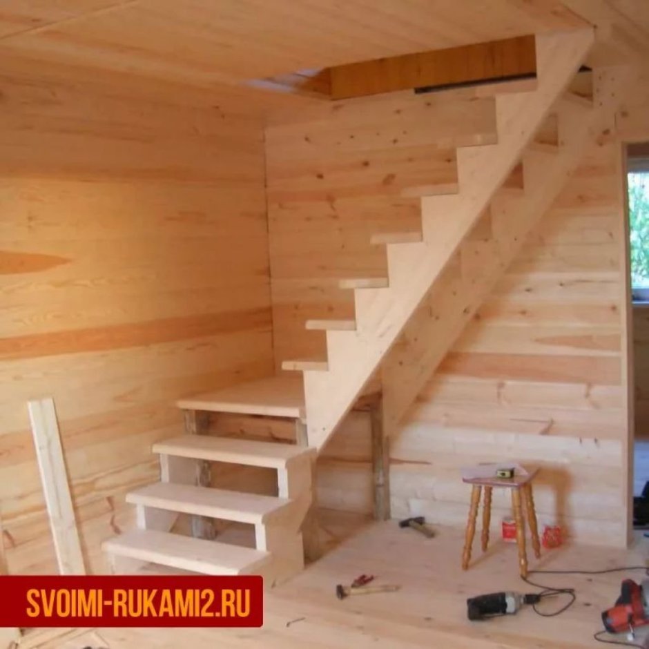 Простая лестница из дерева