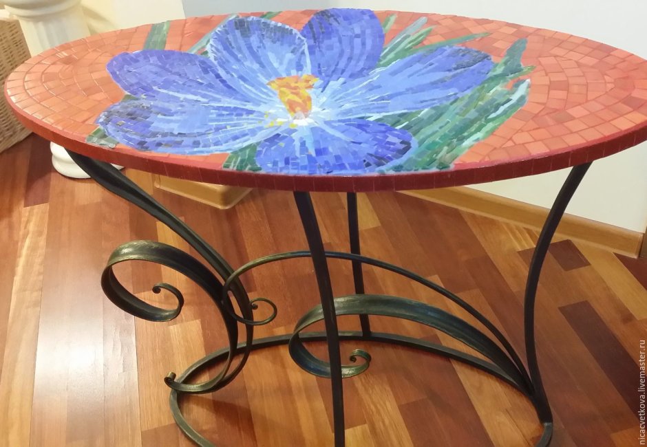 Кованый стол с мозаикой