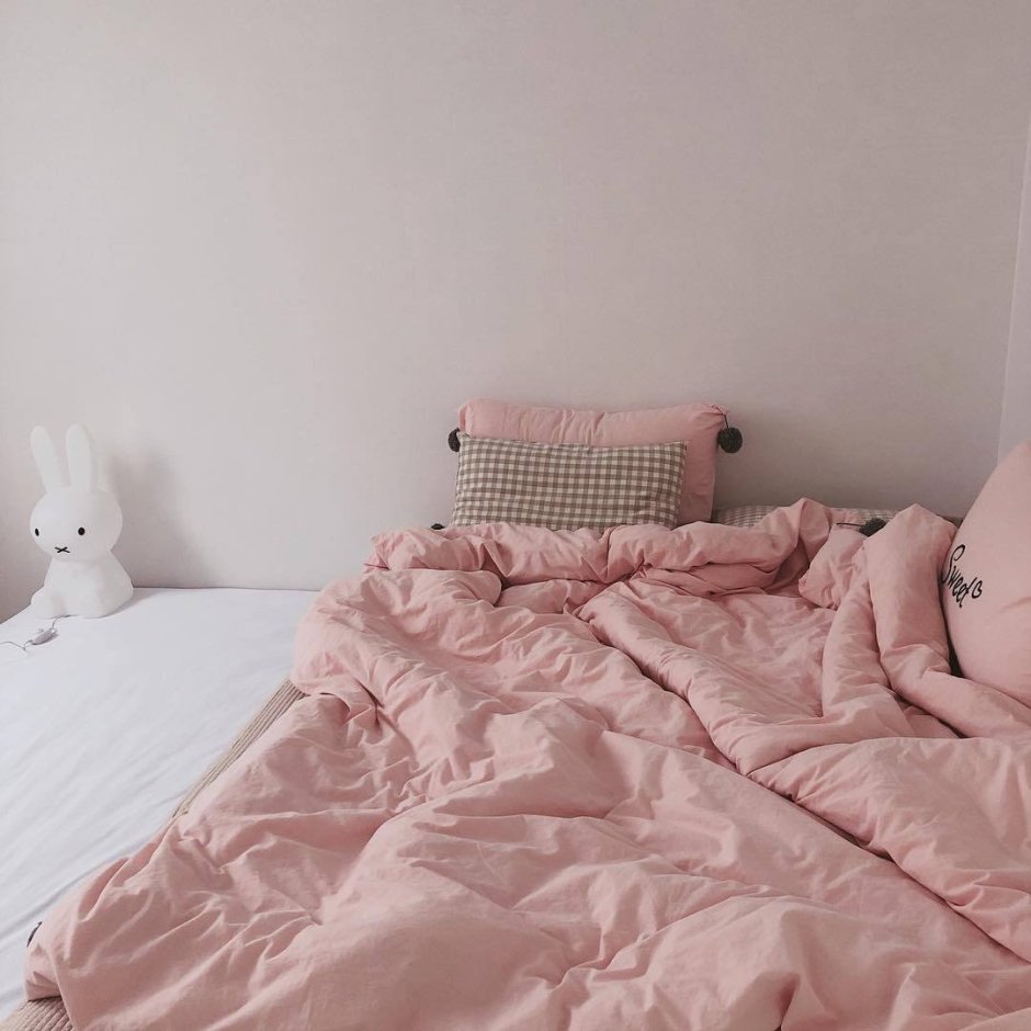 Эстетичная кровать розовая
