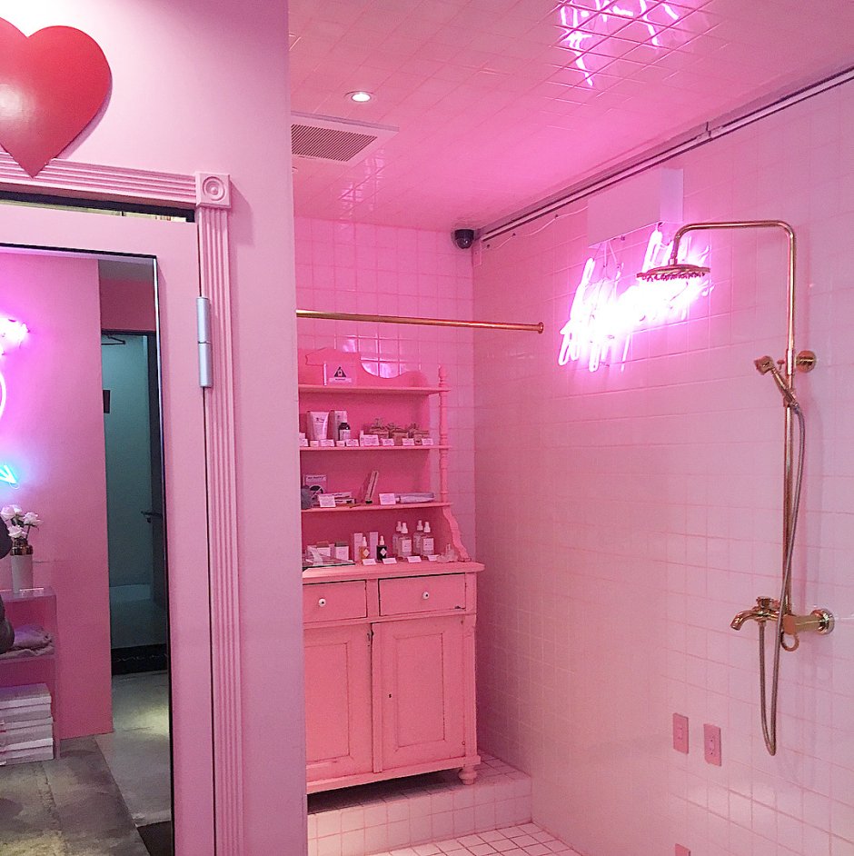 Розовый милый коридор
