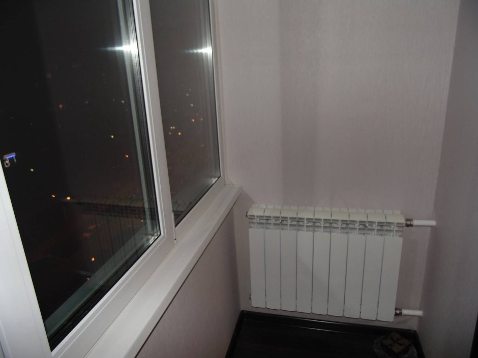 Радиатор отопления на балконе