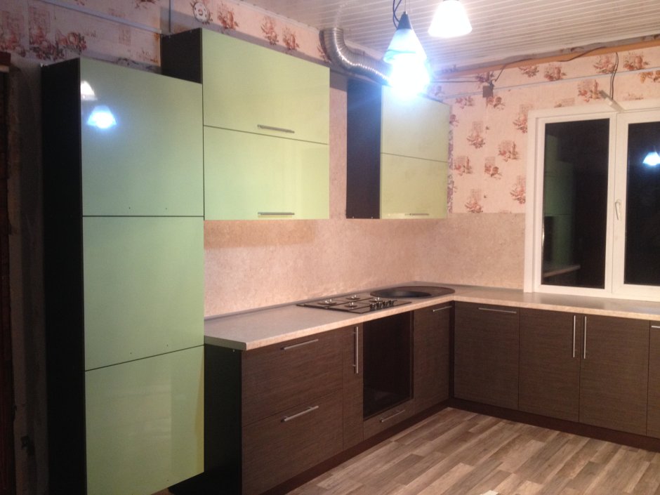 Кухонные гарнитуры угловые с пеналом