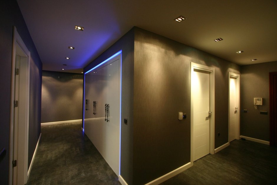 Светодиодная подсветка в коридоре